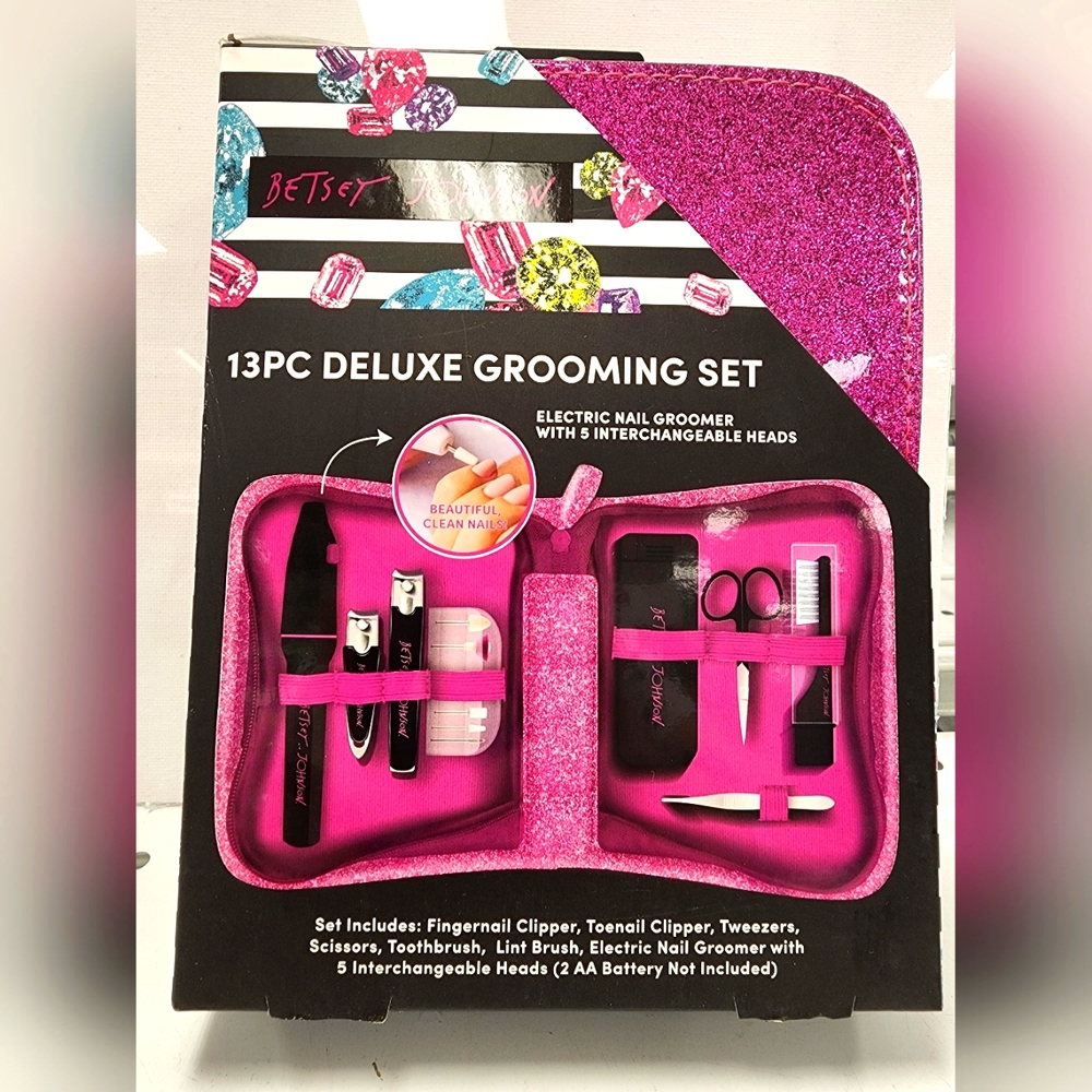 Betsey Johnson nail grooming 13 pc set case included